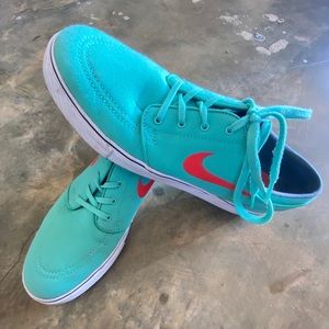 Nike Janoski skater shoe